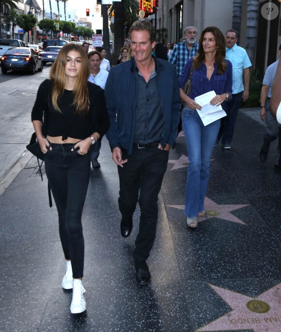Balade en famille pour Cindy Crawford, son mari Rande Gerber et leur fille Kaia à Los Angeles le 28 juin 2016.