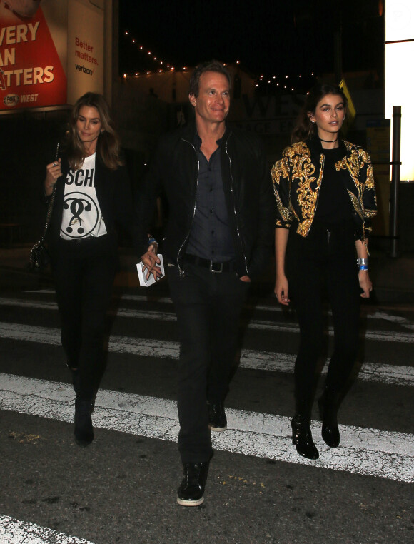 Kaia Jordan Gerber et son père Rande Gerber - Célébrités arrivant au "Jeremy Scott fashion show" à Los Angeles le 10 juin 2016.