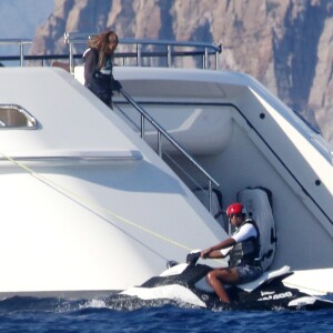 Exclusif - Beyoncé et Jay Z en jet-ski, profitent de vacances sur l'île de Lipari, en Sicile. Le 12 août 2016.