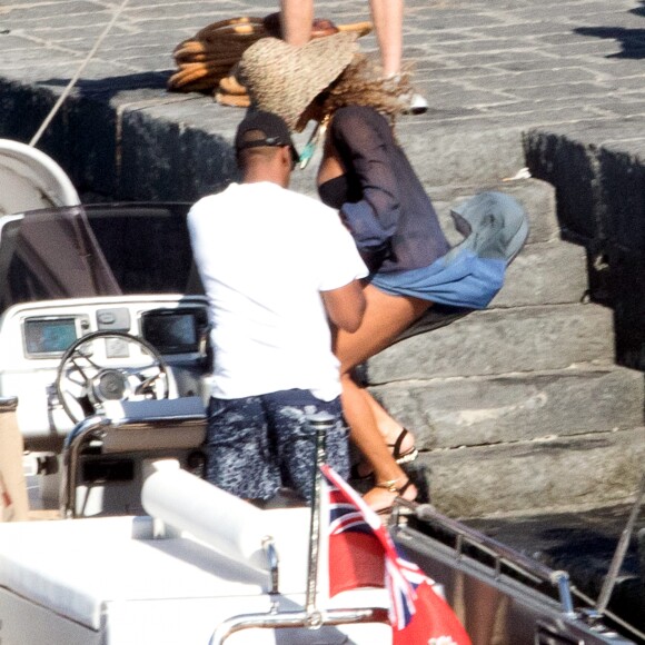 Exclusif - Beyoncé, son mari Jay Z et leur fille Blue Ivy en vacances sur l'île de Lipari, en Sicile. Le 12 août 2016.