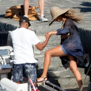 Exclusif - Beyoncé et Jay Z en vacances sur l'île de Lipari, en Sicile. Le 12 août 2016.