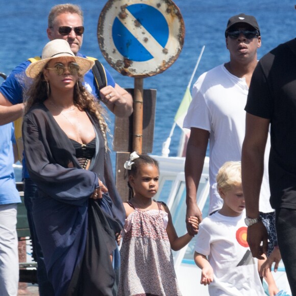 Exclusif - Beyoncé, son mari Jay Z et leur fille Blue Ivy en vacances sur l'île de Lipari, en Sicile. Le 12 août 2016.