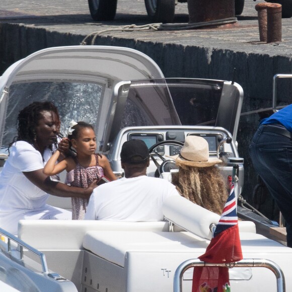 Exclusif - Beyoncé, son mari Jay Z et leur fille Blue Ivy en vacances sur l'île de Lipari, en Sicile. Le 12 août 2016.