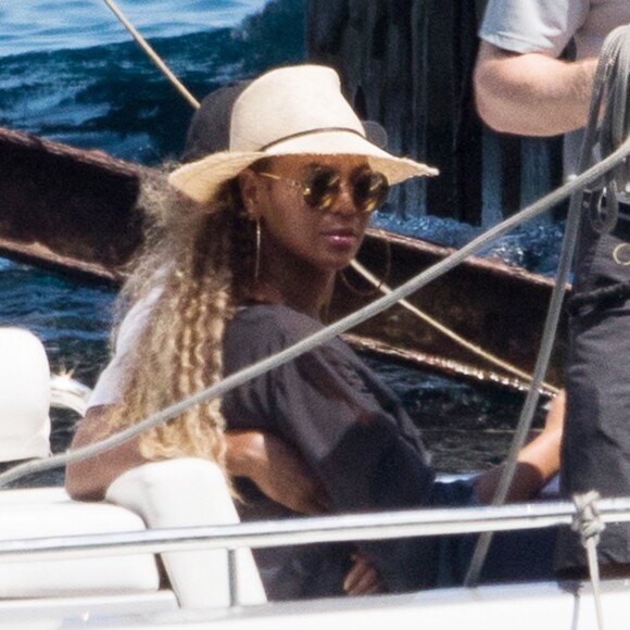 Exclusif - Beyoncé, son mari Jay Z et leur fille Blue Ivy en vacances sur l'île de Lipari, en Sicile. Le 12 août 2016.