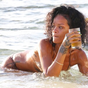 Rihanna à la Barbade en décembre 2013