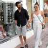 Eva Longoria et son mari Jose Antonio Baston se baladent et font du shopping à Marbella, Espagne, le 18 juillet 2016.