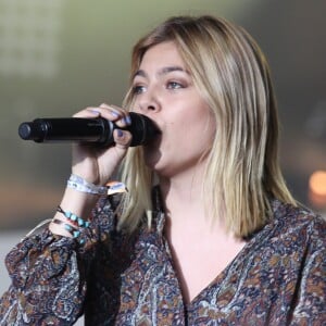 Louane Emera en concert au festival Solidays à l'hippodrome de Longchamp. Paris, le 26 juin 2016.