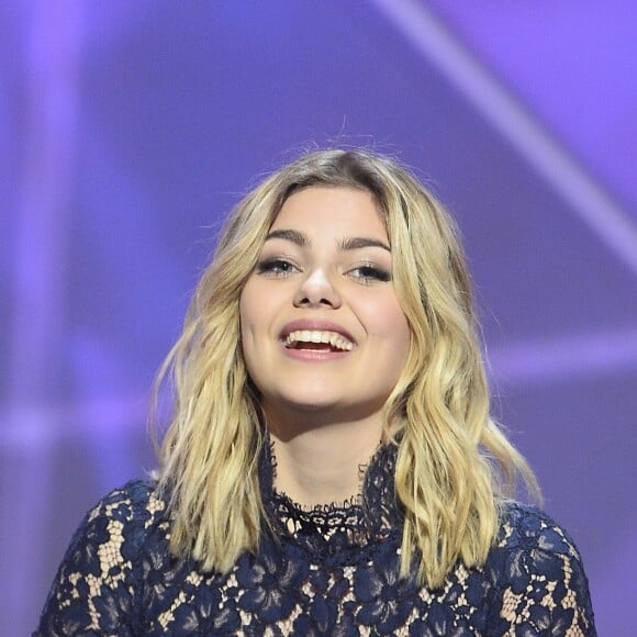 Louane - Victoire de l'Album révélation avec "Chambre 12" - Cérémonie des 31 èmes Victoires de la Musique au Zénith de Paris le 12 février 2016