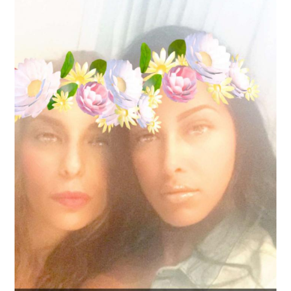 Ayem Nour présente sa soeur sur Snapchat, août 2016.