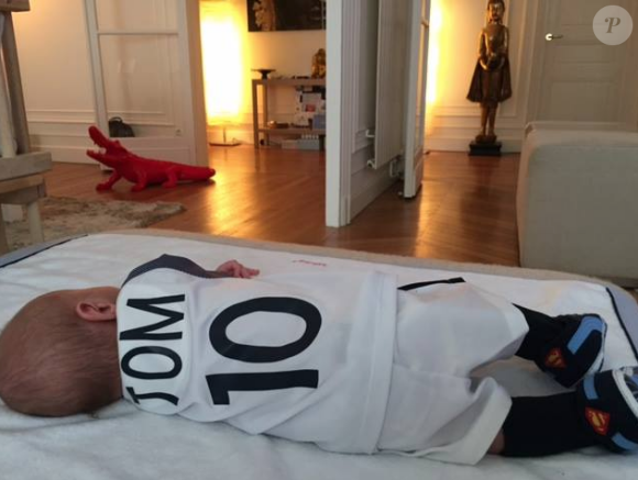 Tom, le fils d'Ingrid Chauvin, porte les couleurs de l'équipe de France de football pour la grande finale de l'Euro 2016. Le 10 juillet 2016.