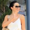 Mara Teigen, sosie d'Angelina Jolie, se promène dans les rues de Beverly Hills, le 26 août 2016 
