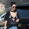 Kendall Jenner se balade et fait du shopping avec des amis dans les rues de Beverly Hills le 25 août 2016