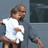 Kanye West et sa fille North West - Kanye West et Kourtney Kardashian emmènent leurs enfants à une fête d'anniversaire à Los Angeles le 30 juillet 2016.