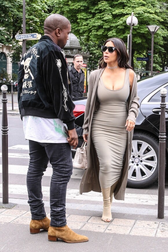 Kim Kardashian et son mari Kanye West arrivent à l'aéroport de Roissy-Charles-de-Gaulle, puis vont déjeuner au restaurant "L'Avenue" à Paris, le 13 juin 2016.