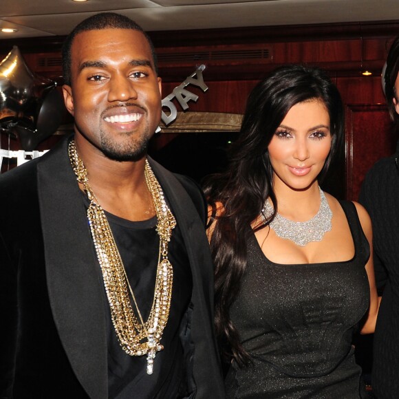 Kanye West, Kim Kardashian et Jonathan Cheban lors des 30 ans de la vedette de télé-réalité à New York le 21 octobre 2010