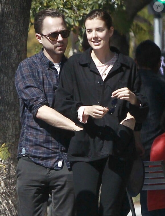 Giovanni Ribisi et sa femme Agyness Deyn se promenent en amoureux a Los Feliz, le 10 mars 2013.