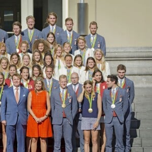 Le roi Willem-Alexander et la reine Maxima des Pays-Bas ont reçu le 24 août 2016 les médaillés olympiques néerlandais des JO de Rio au palais Noordeinde à La Haye. Leur bilan s'élève à 19 médailles, dont huit en or.