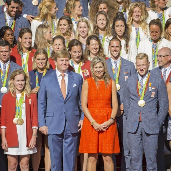 Le roi Willem-Alexander et la reine Maxima des Pays-Bas ont reçu le 24 août 2016 les médaillés olympiques néerlandais des JO de Rio au palais Noordeinde à La Haye. Leur bilan s'élève à 19 médailles, dont huit en or.