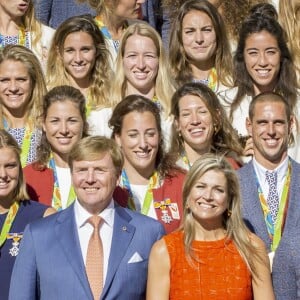 Le roi Willem-Alexander et la reine Maxima des Pays-Bas ont reçu le 24 août 2016 les médaillés olympiques néerlandais des JO de Rio au palais Noordeinde à La Haye. Leur bilan s'élève à 19 médailles, dont huit en or.