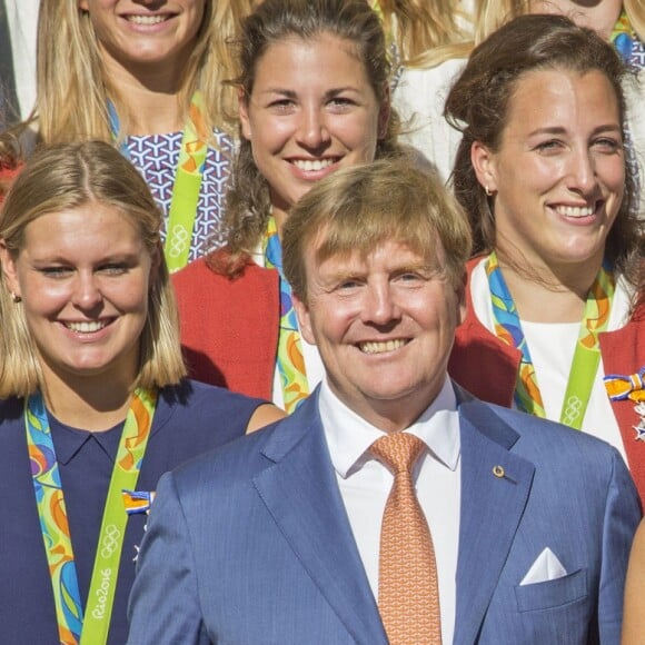 Le roi Willem-Alexander et la reine Maxima des Pays-Bas ont reçu le 24 août 2016 les médaillés olympiques néerlandais des JO de Rio au palais Noordeinde à La Haye. Leur bilan s'élève à 19 médailles, dont huit en or.