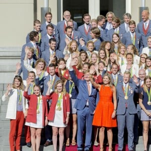 Le roi Willem-Alexander et la reine Maxima des Pays-Bas ont reçu le 24 août 2016 les médaillés olympiques néerlandais des JO de Rio au palais Noordeinde à La Haye. Leur bilan s'élève à 19 médailles, dont huit en or.