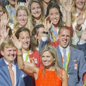 Le roi Willem-Alexander et la reine Maxima des Pays-Bas ont reçu le 24 août 2016 les médaillés olympiques néerlandais des JO de Rio au palais Noordeinde à La Haye. Leur bilan s'élève à 19 médailles, dont huit en or.