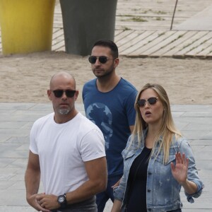 Bar Refaeli, enceinte, et son mari Adi Ezra en vacances à Barcelone le 25 mai 2016.