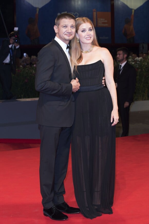 Jeremy Renner et Amy Adams à la première de Premier contact (Arrival) au 73ème Festival du Film de Venise. Italie, le 1er septembre 2016