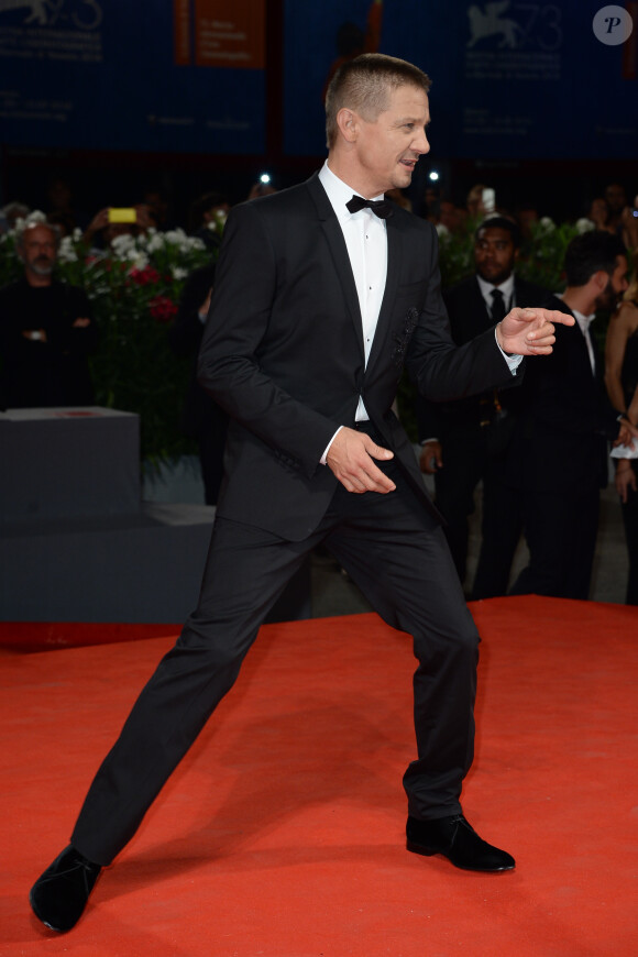 Jeremy Renner à la première de Premier contact (Arrival) au 73ème Festival du Film de Venise. Italie, le 1er septembre 2016