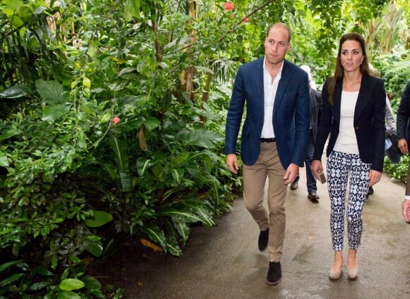 Kate Middleton et le prince William lors de leur visite de l'Eden Project, un complexe environnemental en Cornouailles, le 2 septembre 2016.