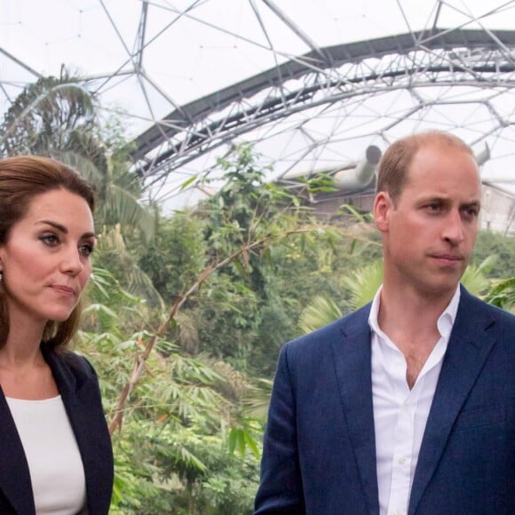 Kate Middleton et le prince William lors de leur visite de l'Eden Project, un complexe environnemental en Cornouailles, le 2 septembre 2016.