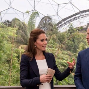 Kate Middleton et le prince William lors de leur visite de l'Eden Project, un complexe environnemental en Cornouailles, le 2 septembre 2016.