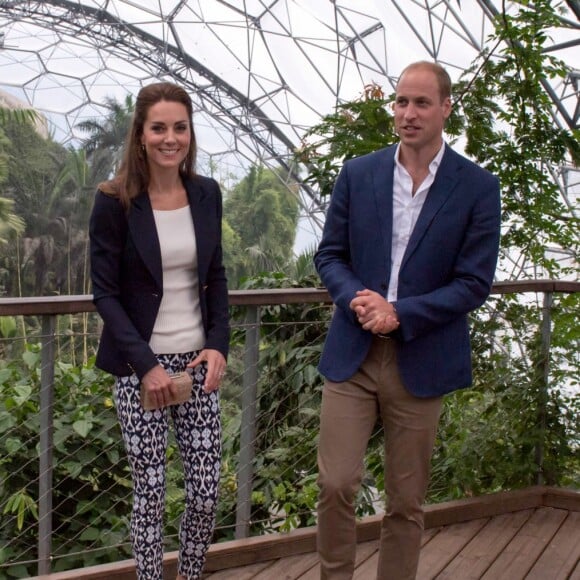 Kate Middleton et le prince William lors de leur visite de l'Eden Project, un complexe environnemental en Cornouailles, le 2 septembre 2016.