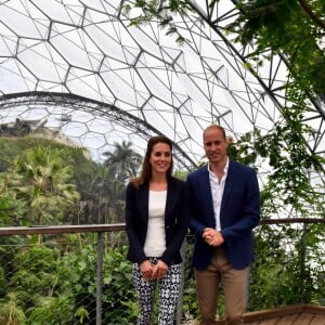 Kate Middleton et le prince William lors de leur visite de l'Eden Project, un complexe environnemental en Cornouailles, le 2 septembre 2016.