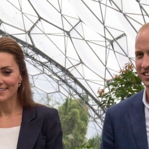 Kate Middleton et le prince William lors de leur visite de l'Eden Project, un complexe environnemental en Cornouailles, le 2 septembre 2016.