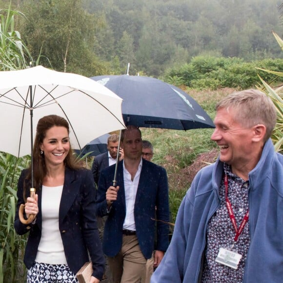 Kate Middleton et le prince William lors de leur visite de l'Eden Project, un complexe environnemental en Cornouailles, le 2 septembre 2016.