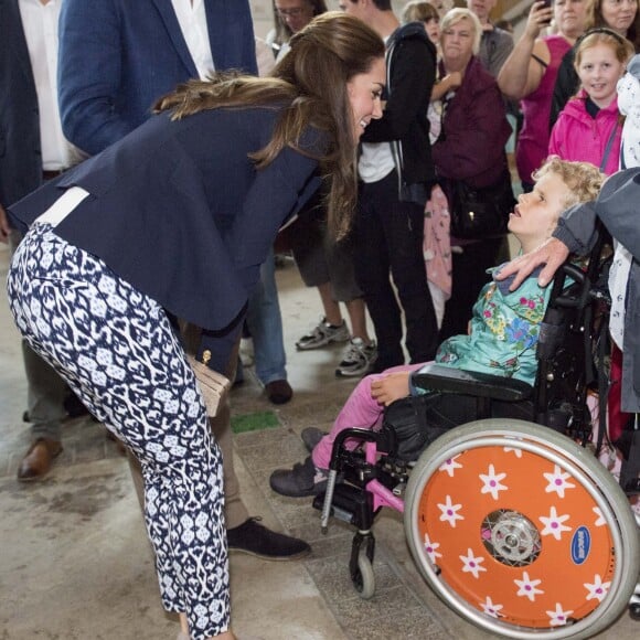 Kate Middleton et le prince William lors de leur visite de l'Eden Project, un complexe environnemental en Cornouailles, le 2 septembre 2016.