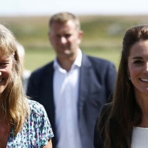 Le prince William, duc de Cambridge, et Kate Middleton, duchesse de Cambridge, visitant le jardin de l'abbaye à Tresco sur les îles Scilly le 2 septembre 2016.