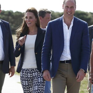 Le prince William, duc de Cambridge, et Kate Middleton, duchesse de Cambridge, visitant le jardin de l'abbaye à Tresco sur les îles Scilly le 2 septembre 2016.