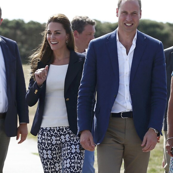 Le prince William, duc de Cambridge, et Kate Middleton, duchesse de Cambridge, visitant le jardin de l'abbaye à Tresco sur les îles Scilly le 2 septembre 2016.