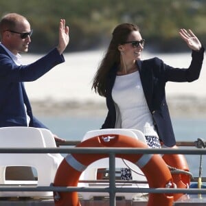 Le prince William, duc de Cambridge, et Catherine Kate Middleton, duchesse de Cambridge sur bateau pour St Martins lors de leur visite au jardin de l'abbaye à Tresco sur les îles Scilly le 2 septembre 2016.  The Duke and Duchess of Cambridge travel by boat to St Martins, after visiting Tresco Abbey Garden in Tresco, in the Isles of Scilly, on September 2, 2016.02/09/2016 - Tresco