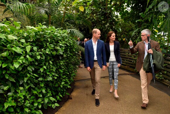 Le prince William, duc de Cambridge, et Kate Middleton, duchesse de Cambridge, en visite au jardin de l'abbaye à Tresco sur les îles Scilly le 2 septembre 2016.