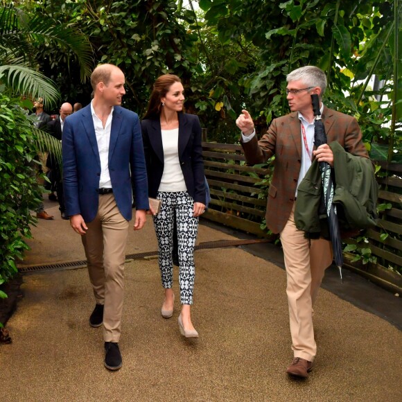 Le prince William, duc de Cambridge, et Kate Middleton, duchesse de Cambridge, en visite au jardin de l'abbaye à Tresco sur les îles Scilly le 2 septembre 2016.