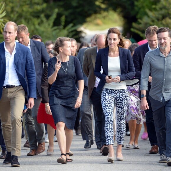 Le prince William, duc de Cambridge, et Kate Middleton, duchesse de Cambridge, en visite à St Martin's dans les îles Scilly le 2 septembre 2016.