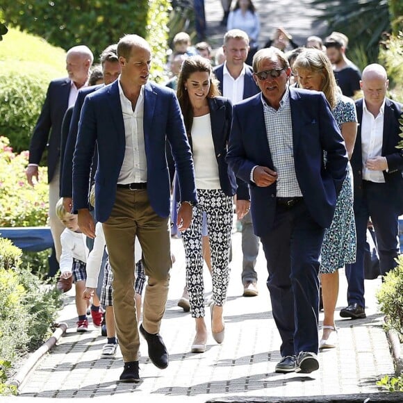 Le prince William, duc de Cambridge, et Kate Middleton, duchesse de Cambridge, en visite à St Martin's dans les îles Scilly le 2 septembre 2016.