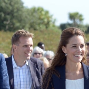 Le prince William, duc de Cambridge, et Kate Middleton, duchesse de Cambridge, en visite à St Martin's dans les îles Scilly le 2 septembre 2016.