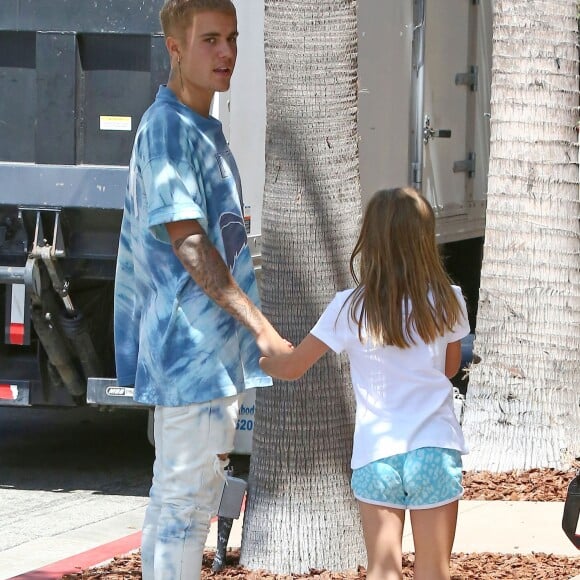 Justin Bieber fait du shopping avec sa petite soeur Jazmyn et lui achète une poupée chez American Girls à Los Angeles le 2 septembre 2016.