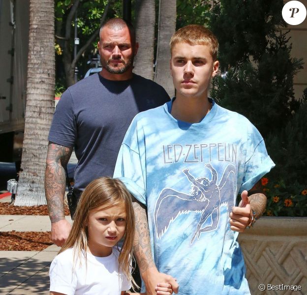 Justin Bieber gâte sa soeur, sa chérie Sofia profite de ...