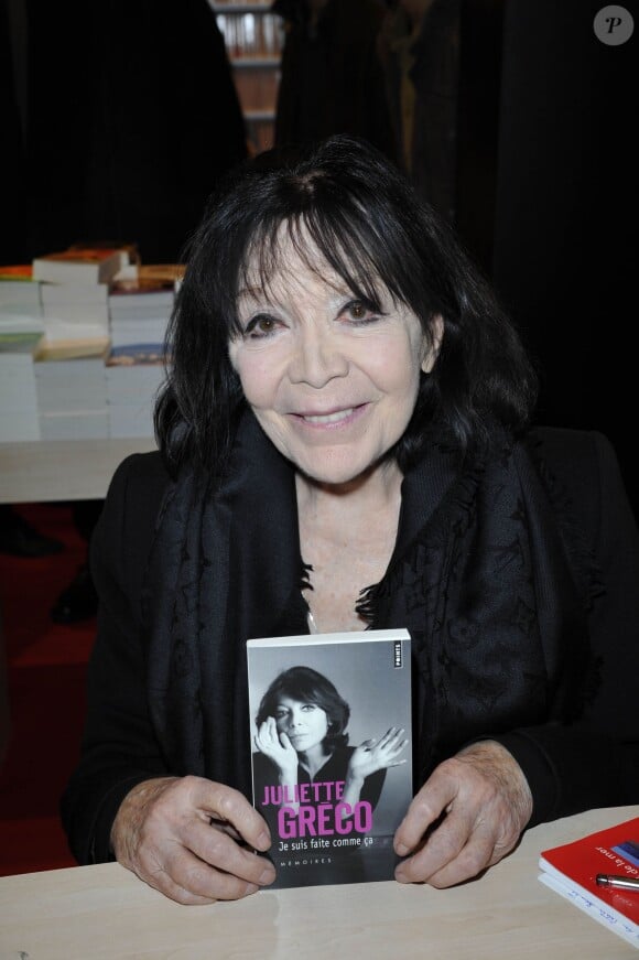 Juliette Greco au 33e édition du Salon du livre à la porte de Versailles à Paris le 24 mars 2013.