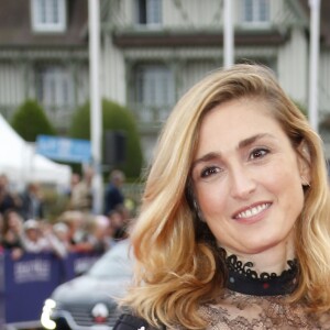 Julie Gayet - People sur le tapis rouge de la soirée d'ouverture du 42e Festival du cinéma Américain de Deauville. Le 2 septembre 2016 © Christophe Aubert via Bestimage